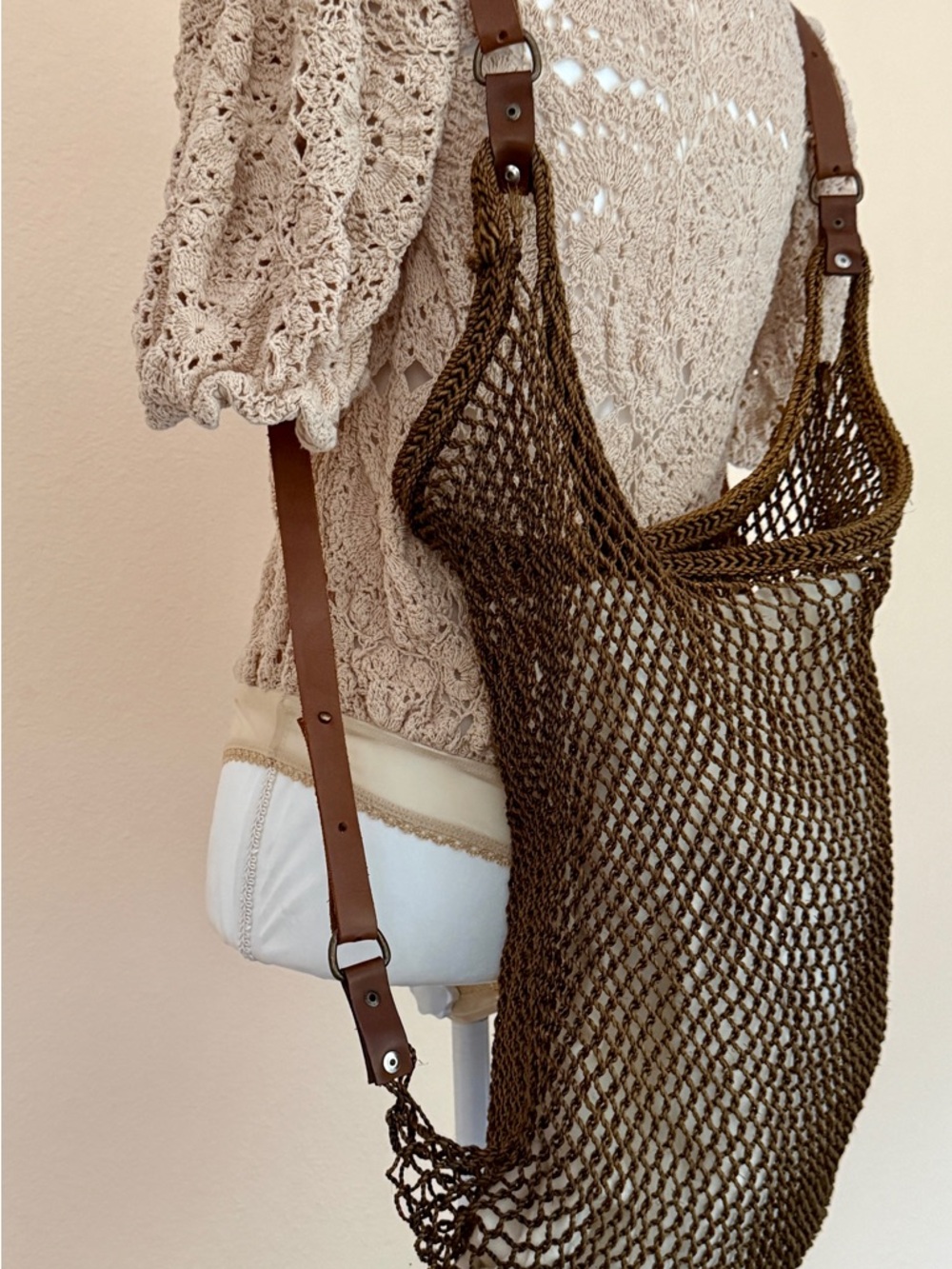 Handwoven Sisal Net Mesh Tote Bag Leather Straps - Brown Summer Beach Backpack - Picture 5 of 12